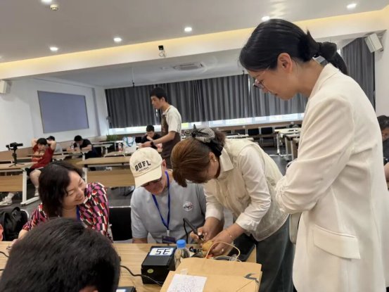 让境外师生沉浸式感受中华传统技艺的独