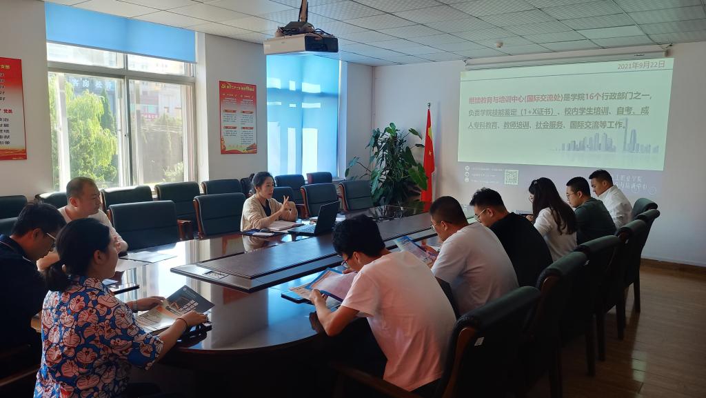 继续桃子移植与培训中心举行新学…