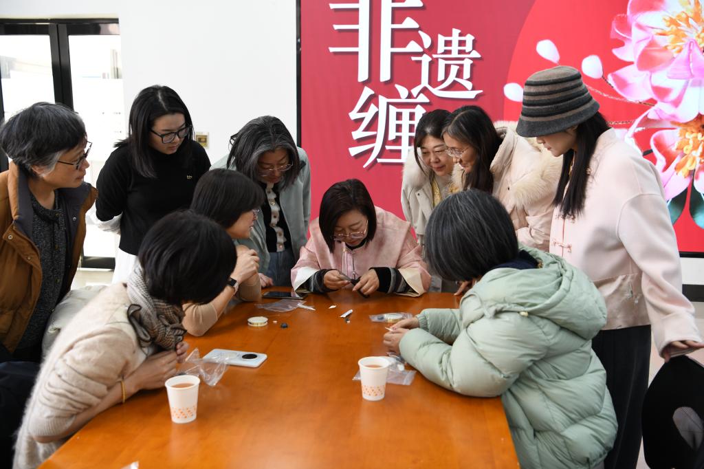 指尖生花绣韵芳华：辽宁红沿…